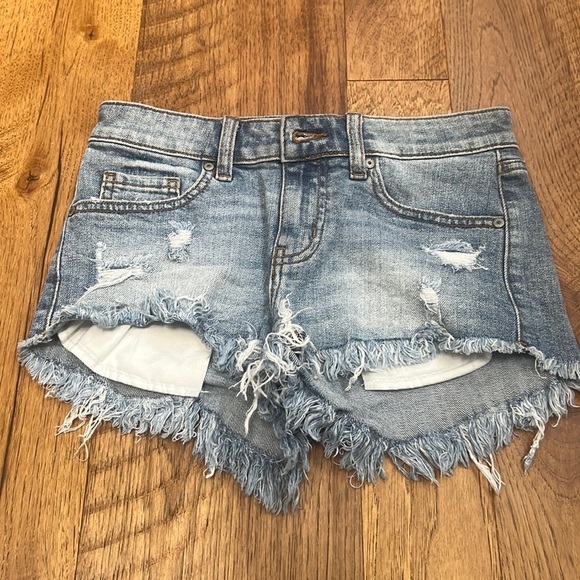Eunina Woman’s Shortie Ripped Shorts Size XS